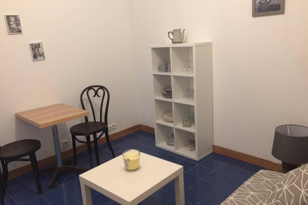 Studio . T1 CV - Calme avec cour Montpellier Extérieur photo